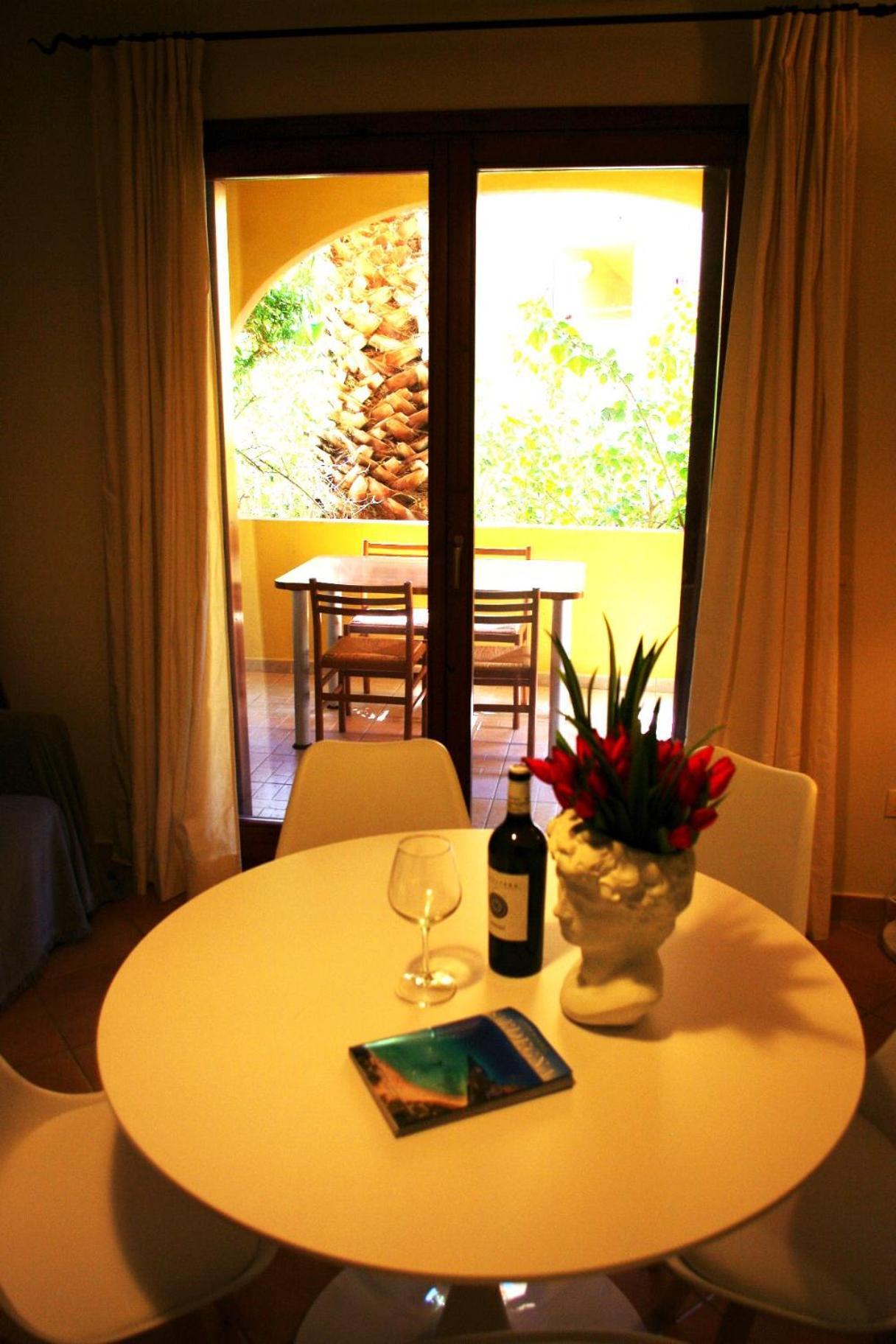 Apartment Nest House Marina Di Olbia- Mater - Beaches - Close To The Airport - Private Parking- Full Comforts -