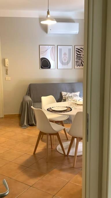 Nest House Marina Di Olbia- Mater - Beaches - Close To The Airport - Private Parking- Full Comforts - Apartment