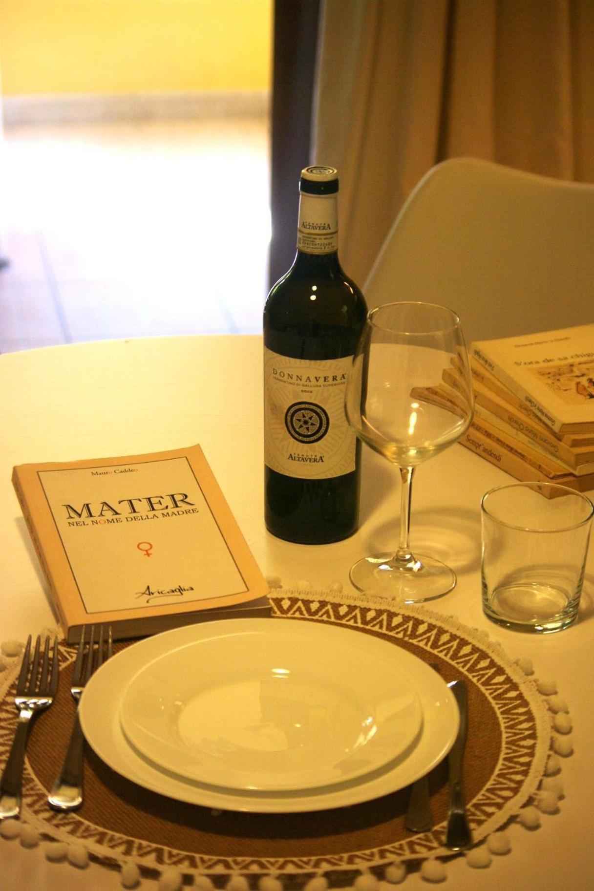 Apartment Nest House Marina Di Olbia- Mater - Beaches - Close To The Airport - Private Parking- Full Comforts - Olbia